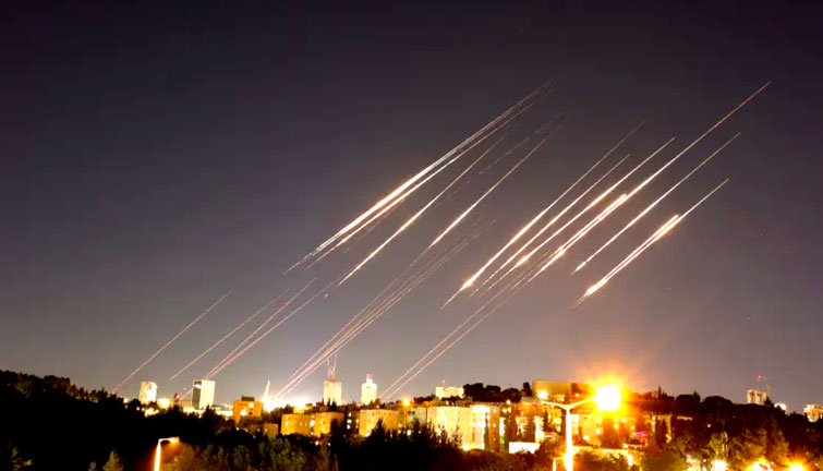 Missiles fall from the sky over Israel-Iran